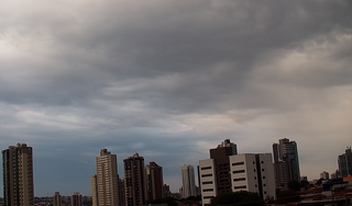 Céu parcialmente nublado nesta sexta-feira no Vivendas do Bosque, na Capital (Foto: Direto das Ruas)