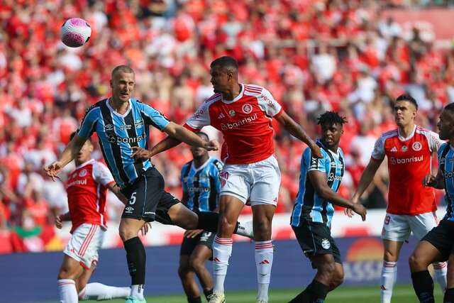 No Beira-Rio, Inter vence Gr&ecirc;mio e entra no G6 do Brasileir&atilde;o