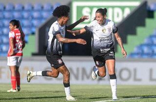 Vic Albuquerque comemora lance que abriu o placar para as Brabas. (Foto: Staff Images/Conmebol)