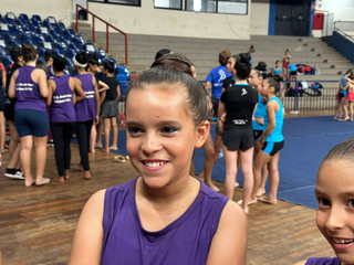 Inspirada na Rebeca Andrade, Ana Kathielly treina ginástica há dois anos. (Foto: Marcos Maluf)