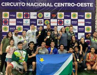 Atletas do MS representando o estado em competição nacional de Wrestling (Foto: Federação de Wrestling MS)