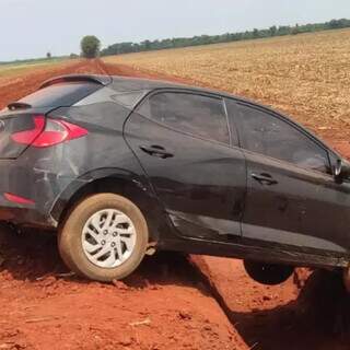 Carro roubado no Acre &eacute; encontrado ca&iacute;do em valeta &agrave;s margens de rodovia