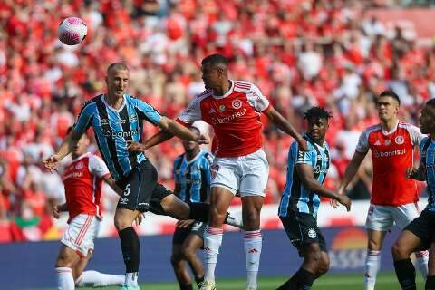 No Beira-Rio, Inter vence Grêmio e entra no G6 do Brasileirão