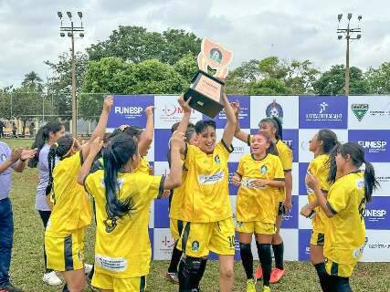 Time de Dourados é campeão do 1º Torneio de Futebol Feminino Indígena