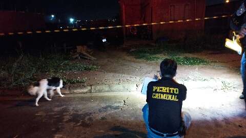 Rapaz é morto com cinco tiros em frente de casa