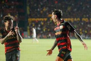 Jogadores comemoram vitória do Leão, pela segunda divisão. (Foto: Paulo Paiva/Sport)