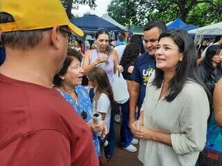 Rose Modesto em visita à Feira do Bosque da Paz, no Carandá Bosque. (Foto: Caroline Maldonado)