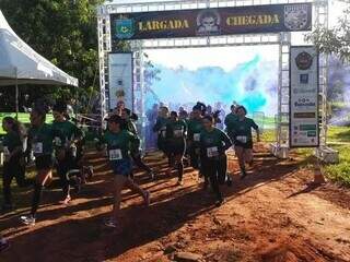 Participantes durante a corrida no ano anterior. (Foto: Fundesporte)