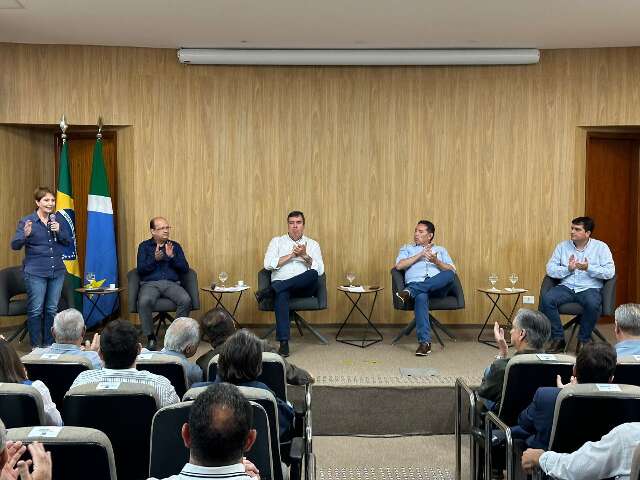 Em reuni&atilde;o com prefeitos eleitos, Riedel reafirma compromisso com municipalismo 