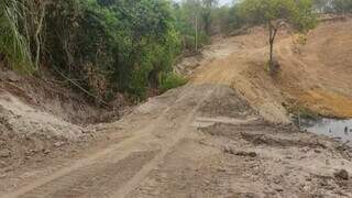 Construção de barragem em Figueirão (Foto: Divulgação/Polícia Militar Ambiental)