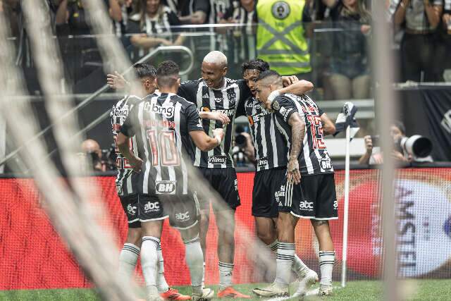 Deyverson marca duas vezes e encaminha vaga do Atl&eacute;tico-MG na Libertadores