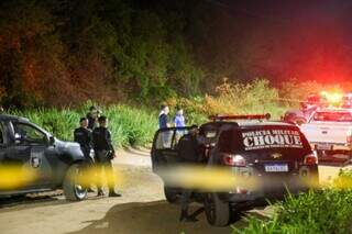 Toyota Hilux foi recuperada pela equipe policial (Foto: Enryck Sena) 