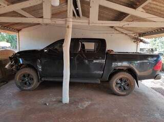 Caminhonete Hilux encontrada pela PRF na garagem do sítio de produtor rural (Foto: Divulgação)