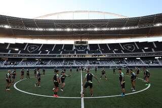 Jogadores do Alvinegro em treino leve com bola no Engenhão (Foto: Vítor Silva/Botafogo)