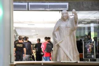 Poder Judiciário foi alvo nesta quinta-feira da maior devassa da história de MS. (Foto: Henrique Kawaminami)