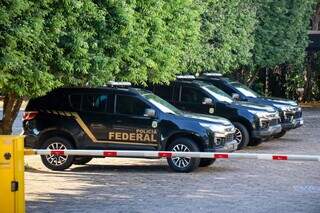 Polícia Federal no estacionamento do Tribunal de Justiça. (Foto: Direto das Ruas)