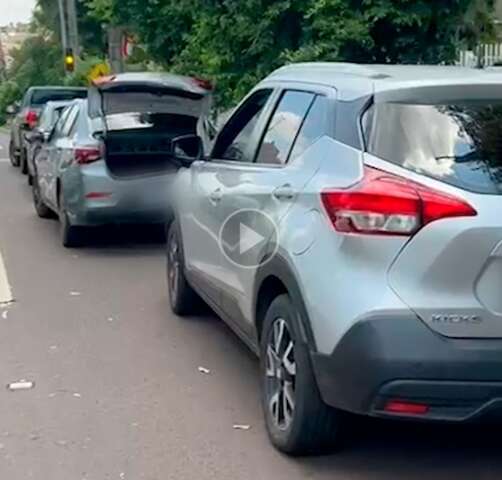 Caminh O Causa Engavetamento Entre Quatro Ve Culos Na Av Mato Grosso