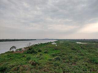 Planície do Rio Paraguai vista da ponte da BR-262, no município de Corumbá. (Foto: Rosangela Botelho)