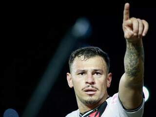 O volante Hugo Moura comemora gol no gramado do São Januário. (Foto: Matheus Lima/Vasco)