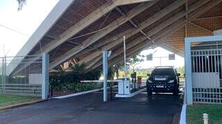 Viatura de operação policial no residecial Damha, em Campo Grande. (Foto: Bruna Marques)