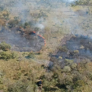 Registro de queimada em terra kadiwéu em 2023; este ano, de novo houve queimada (Foto: Associação de Brigadistas Indígenas da Nação Kadiwéu)