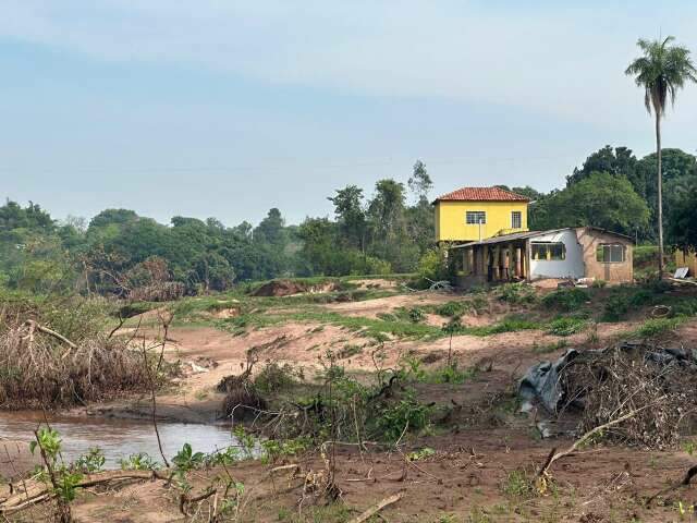 Mais de 2 meses ap&oacute;s estouro da barragem, fam&iacute;lias esperam acordo com Nasa Park 