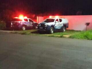 Viaturas da PM (Polícia Militar), em frente ao local do confronto. (Foto: Direto das Ruas)