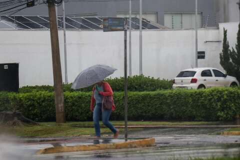 Sábado amanhece com chuva e previsão é de mais água em todo MS