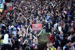 Jovens durante Marcha para Jesus em agoso de 2023, na Praça do Rádio (Foto: Osmar Veiga)