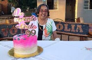 Magnólia no aniversário de 99 anos, em Ribas do Rio Pardo (Foto: Rodrigo dos Santos)