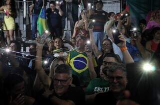 Adriane Lopes comemora vit&oacute;ria com festa e discursos emocionados