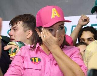 Adriane Lopes emocionada na chegada ao comitê (Foto: Osmar Veiga)