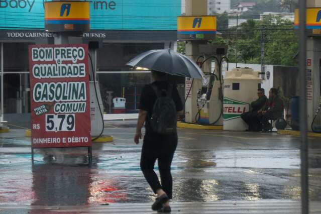 Domingo de segundo turno ser&aacute; com pancadas de chuva