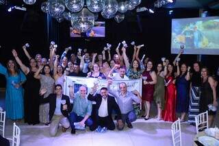 Turma fez baile de gala para celebrar amizade de mais de 40 anos (Foto: Denis Mar Leguizamon Diana)