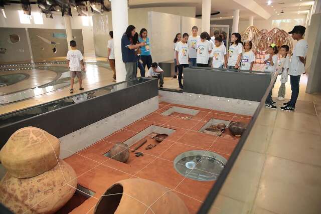 S&aacute;bado &eacute; dia de visita guiada em museu e festa a fantasia 