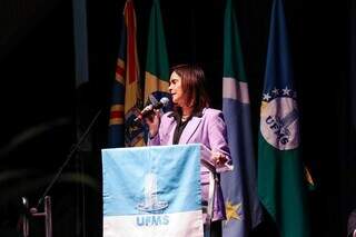 Diretora de Educação em Saúde do MEC, Gisele Viana Pires, que representou o ministro da educação no evento (Foto: Henrique Kawaminami)