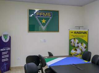 Sala de reuniões da Federação de Futebol de Mato Grosso do Sul (Foto: Enryck Sena)