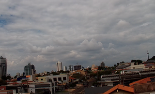 Céu nublado nesta manhã no Vivendas do Bosque, na Capital (Foto: Direto das Ruas)