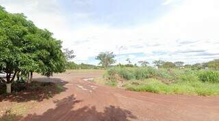 Rua Pedro Pedra, local onde ladrões roubaram moto (Foto: Street View)