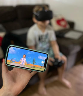 Plataforma une óculos de realidade virtual, sensores e o programa dedicado aos alunos. (Foto: Reprodução)