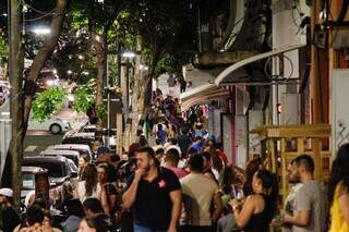 Movimentação dos bares na Rua 14 de Julho (Foto: Arquivo Campo Grande News/Juliano Almeida)