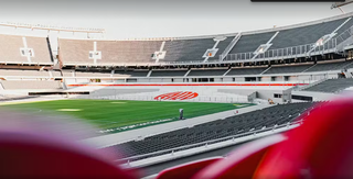 Estádio Monumental de Nuñez, palco da final, recebe River Plate x Atlético nesta noite (Foto: Divulgação)