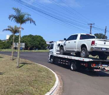 A&ccedil;&atilde;o investiga falsifica&ccedil;&atilde;o envolvendo caminhonete importada do prefeito e 2 PMs