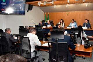 Deputados durante reunião da CCJR nesta quarta-feira (30), quando LOA recebeu parecer favorável (Foto: Reprodução)