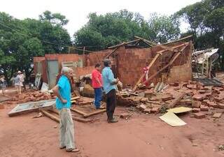 Casa destruída por vendaval nos últimos dias em Bataguassu (Foto: Prefeitura de Bataguassu)