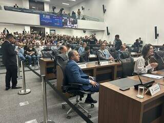 Deputados durante sessão desta quarta-feira na Alems (Foto: Fernada Palheta)