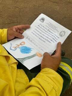 Carta que emocionou o brigadista em Corumbá. (Foto: Viviane Amorim/Secom MMA)