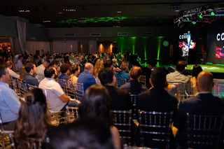 Evento reuniu cerca de 400 pessoas no Gran Murano Buffet (Foto: Sicredi)