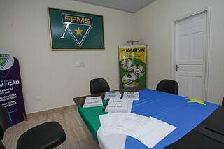 Sala de reuniões da Federação de Futebol de Mato Grosso do Sul (Foto: Paulo Francis)