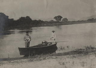 Pesquisador Max Schmidt ao lado de indígena guató. (Foto: Museu Estatal de Berlim/Museu Etnológico)